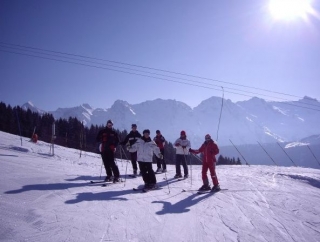  成人团体滑雪课程 